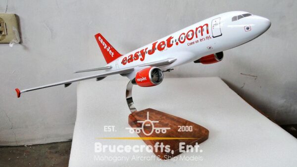 Model of A319 Easyjet Airbus with detailed craftsmanship.